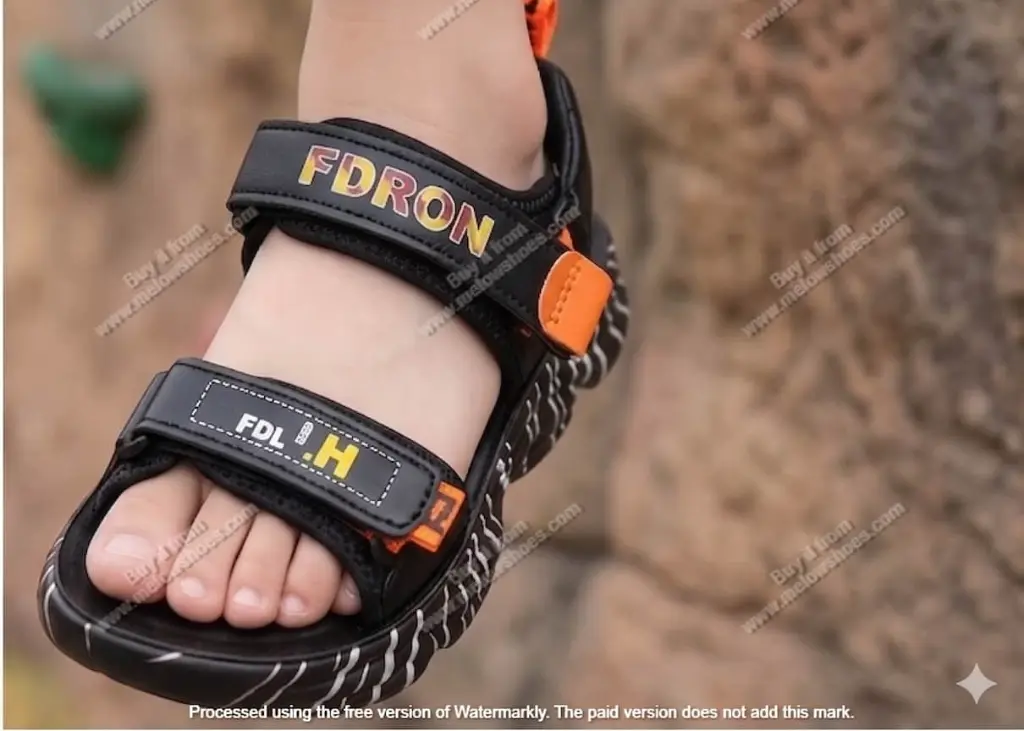 mellow-shoes-active-kids-sandal-black-7512-close-up-straps-detailing.webp