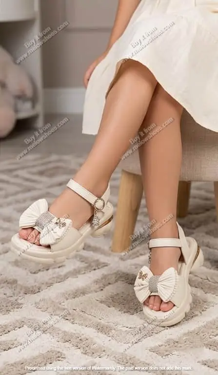mellow-shoes-little-girls-wedding-sandals-beige-7508-classic-look.webp