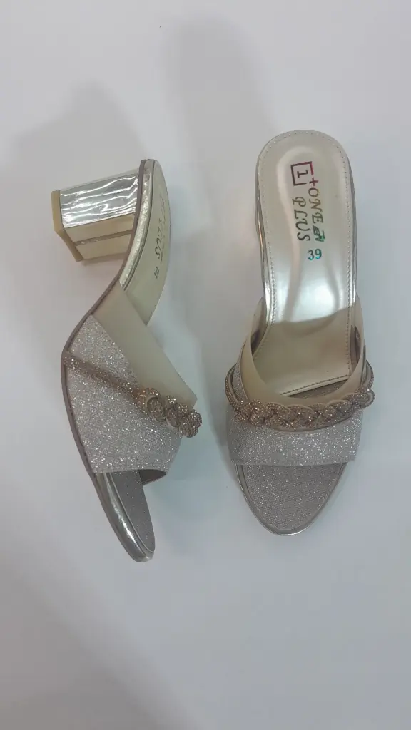 C7 Peach Heel Fancy Chappal