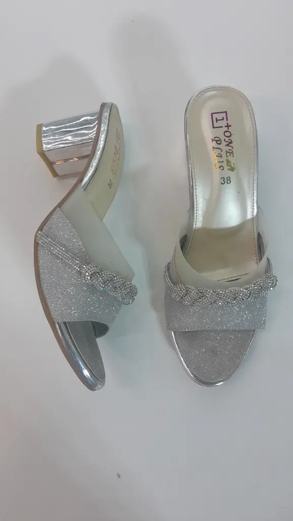 C7 Silver Heel Fancy Chappal